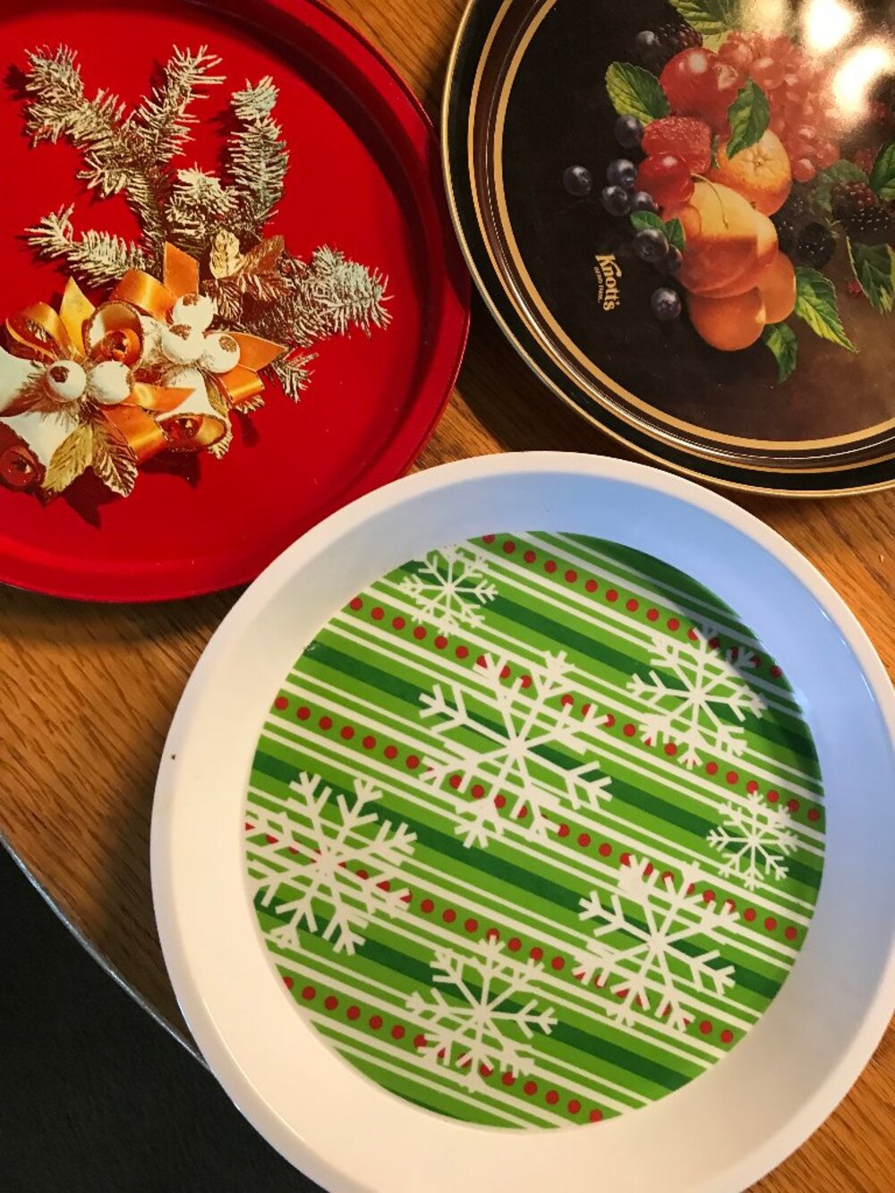 BUndle 3 round metal trays Christmas